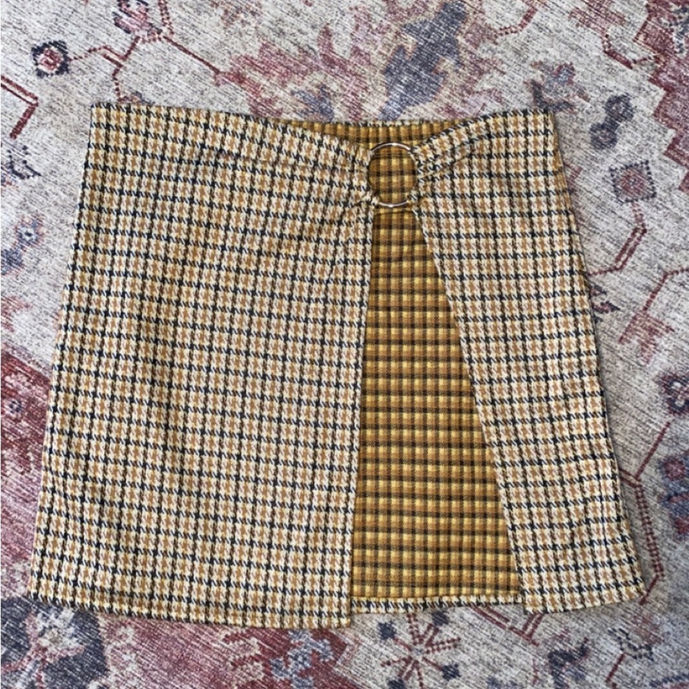 90’s inspired mini skirt